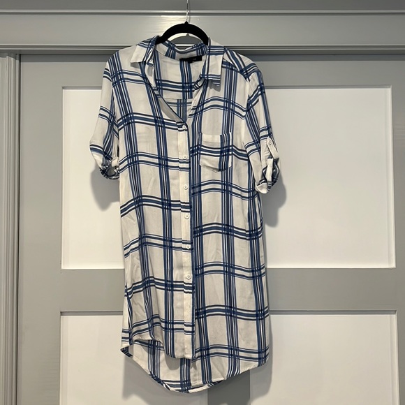Tops - Drapey collared buttoned top with roll-up sleeves